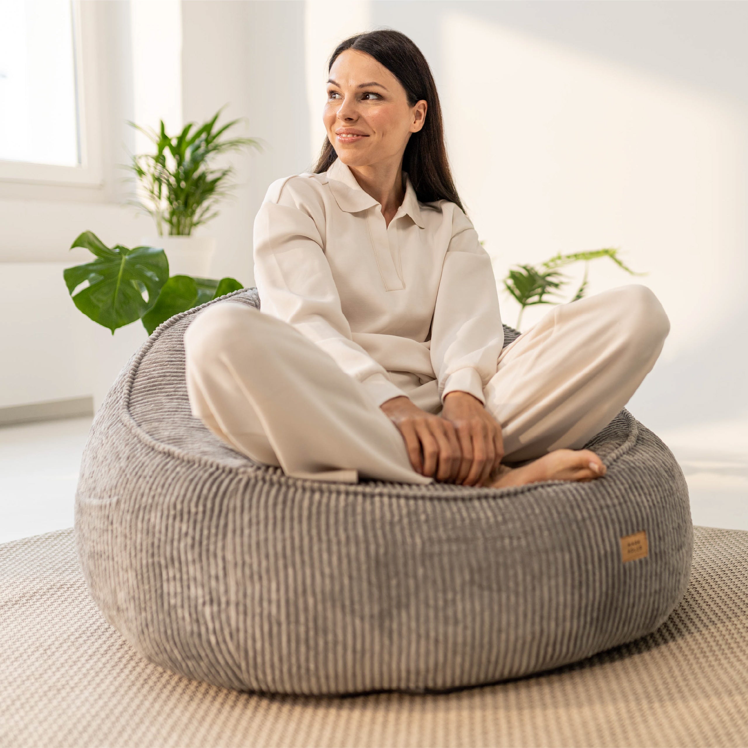 Křeslo puf s opěradlem manšestrové Mark Adler Comfy 4.0 Grey