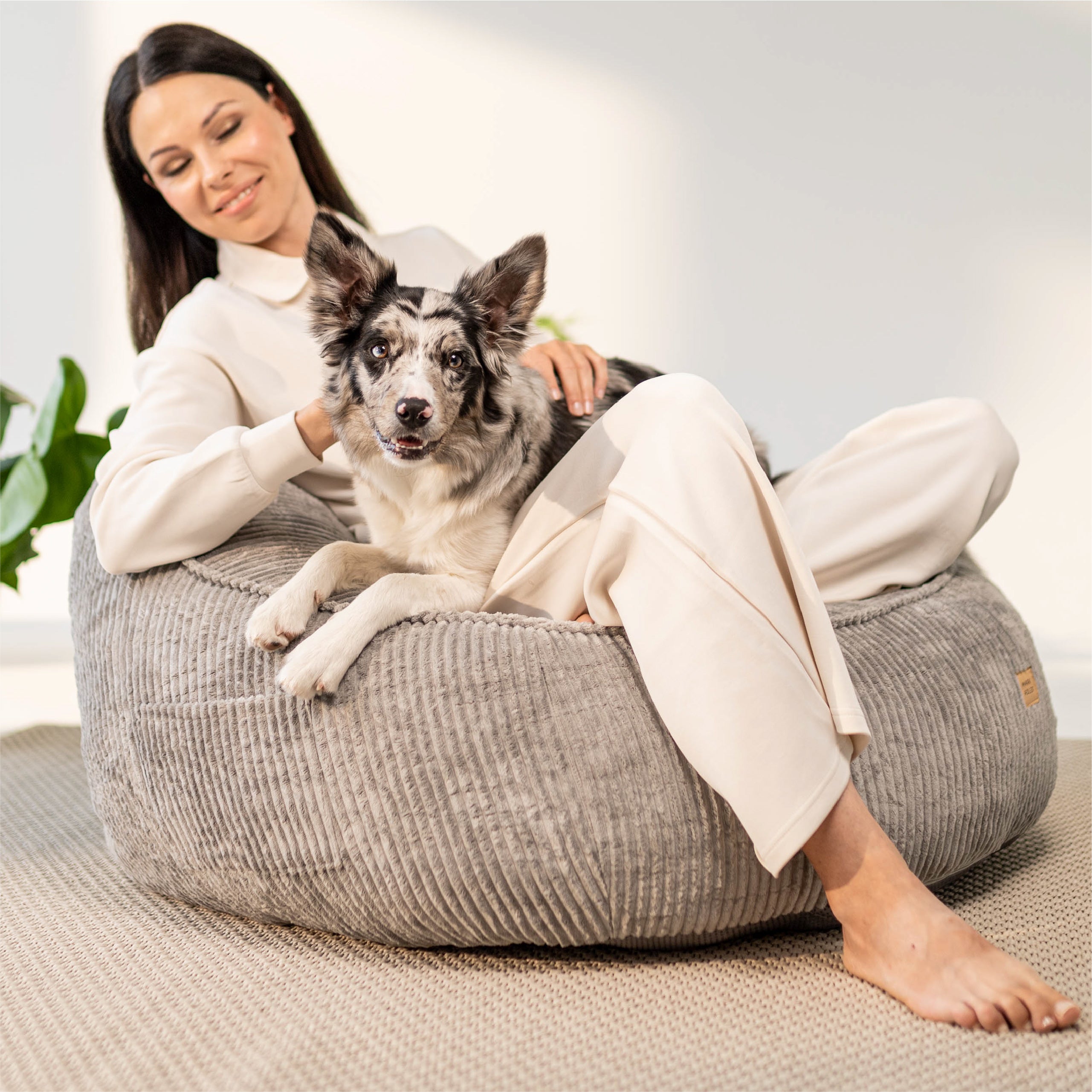 Křeslo puf s opěradlem manšestrové Mark Adler Comfy 4.0 Grey