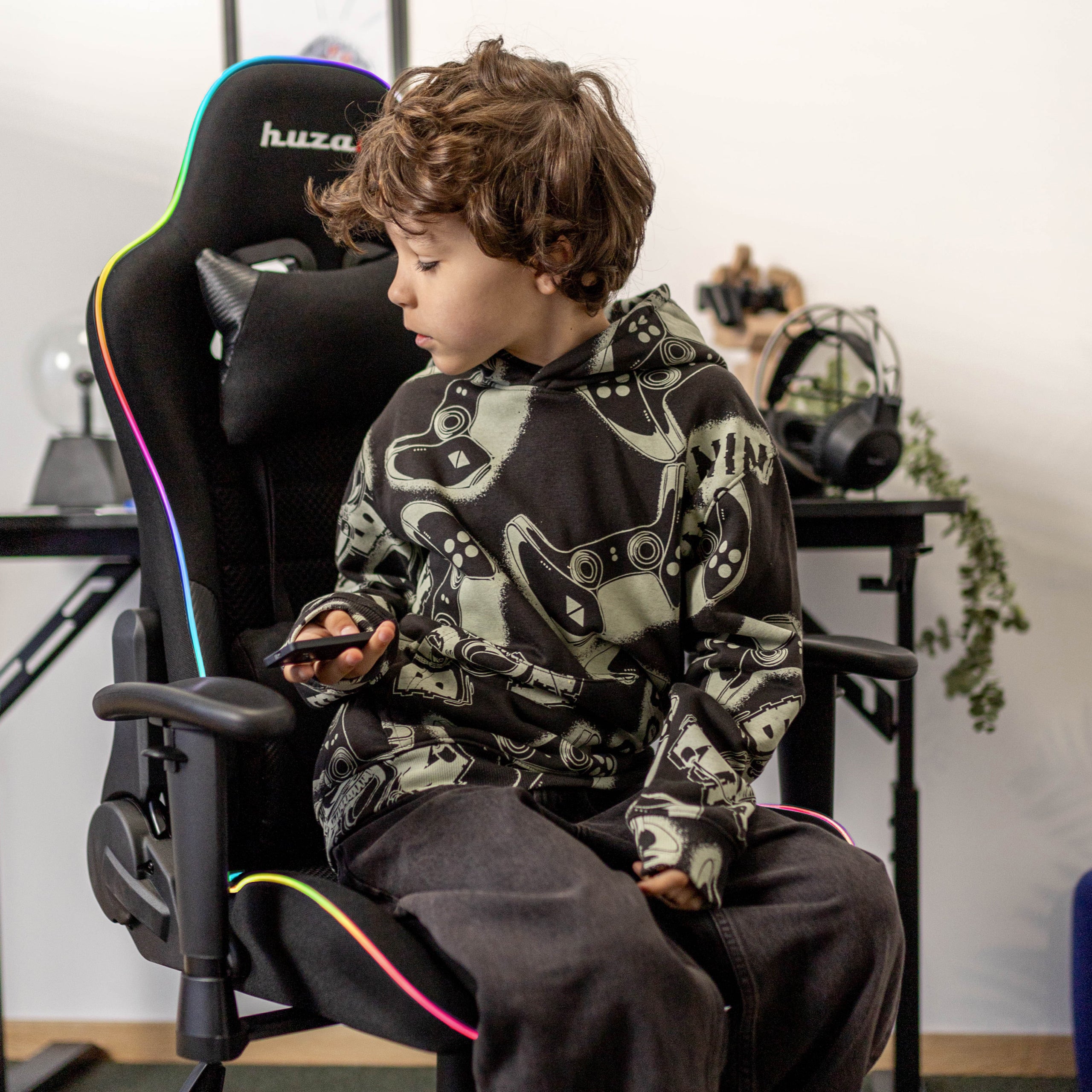 Herní křeslo pro děti HUZARO RANGER 6.0 RGB Black Mesh