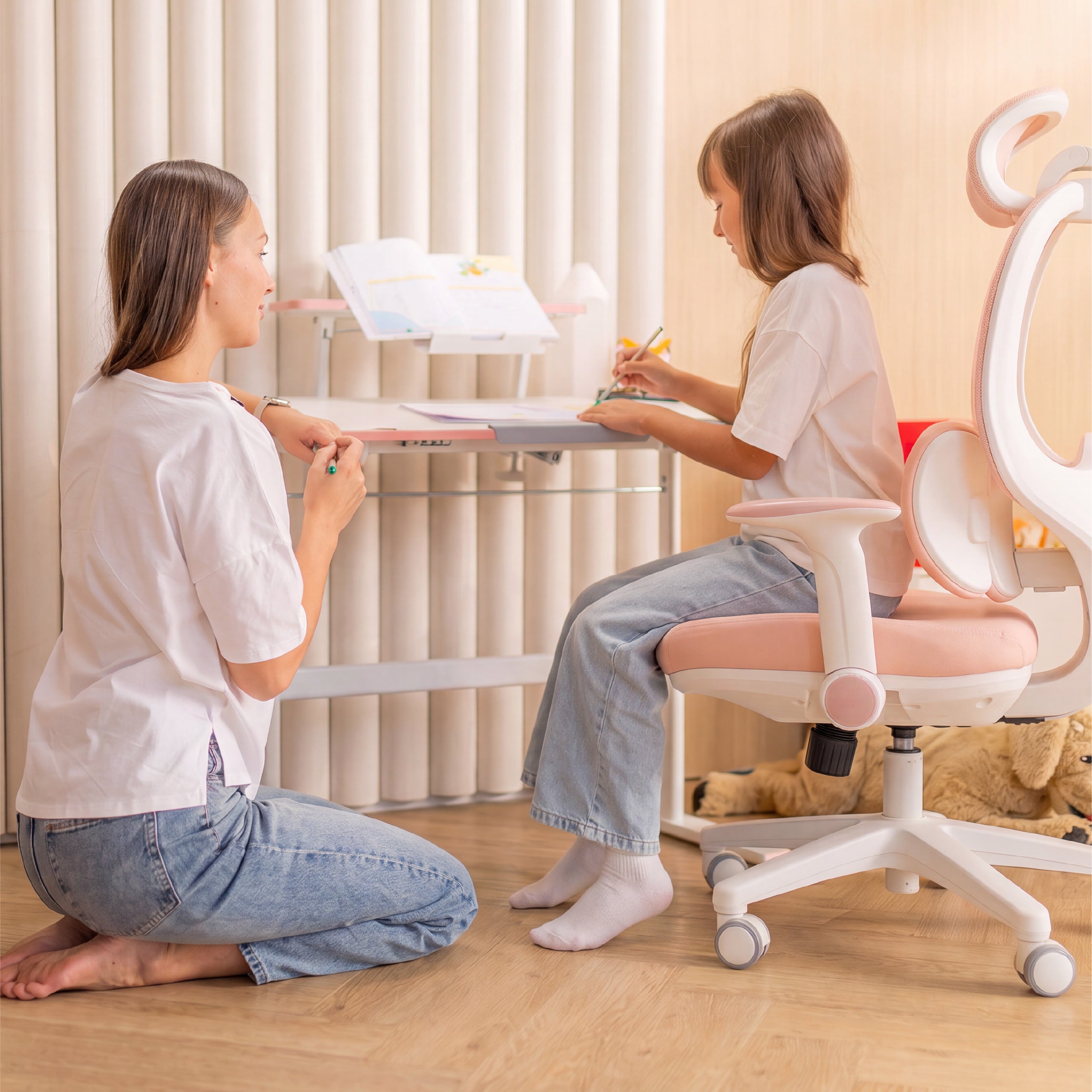 Ergonomická dětská židle Mark Adler Junior 6.3 Pink
